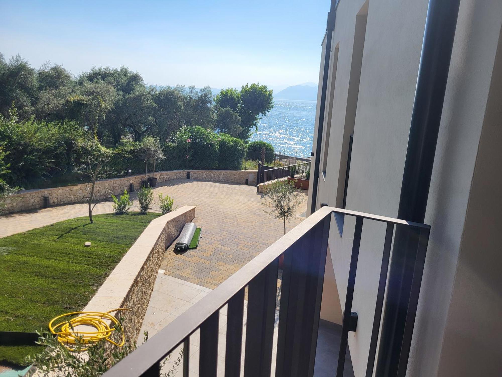 Attilio High Living Suites - Adults Only Torri Del Benaco Eksteriør billede
