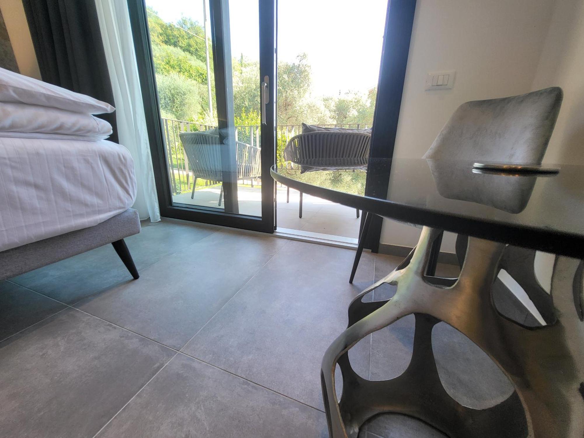 Attilio High Living Suites - Adults Only Torri Del Benaco Værelse billede