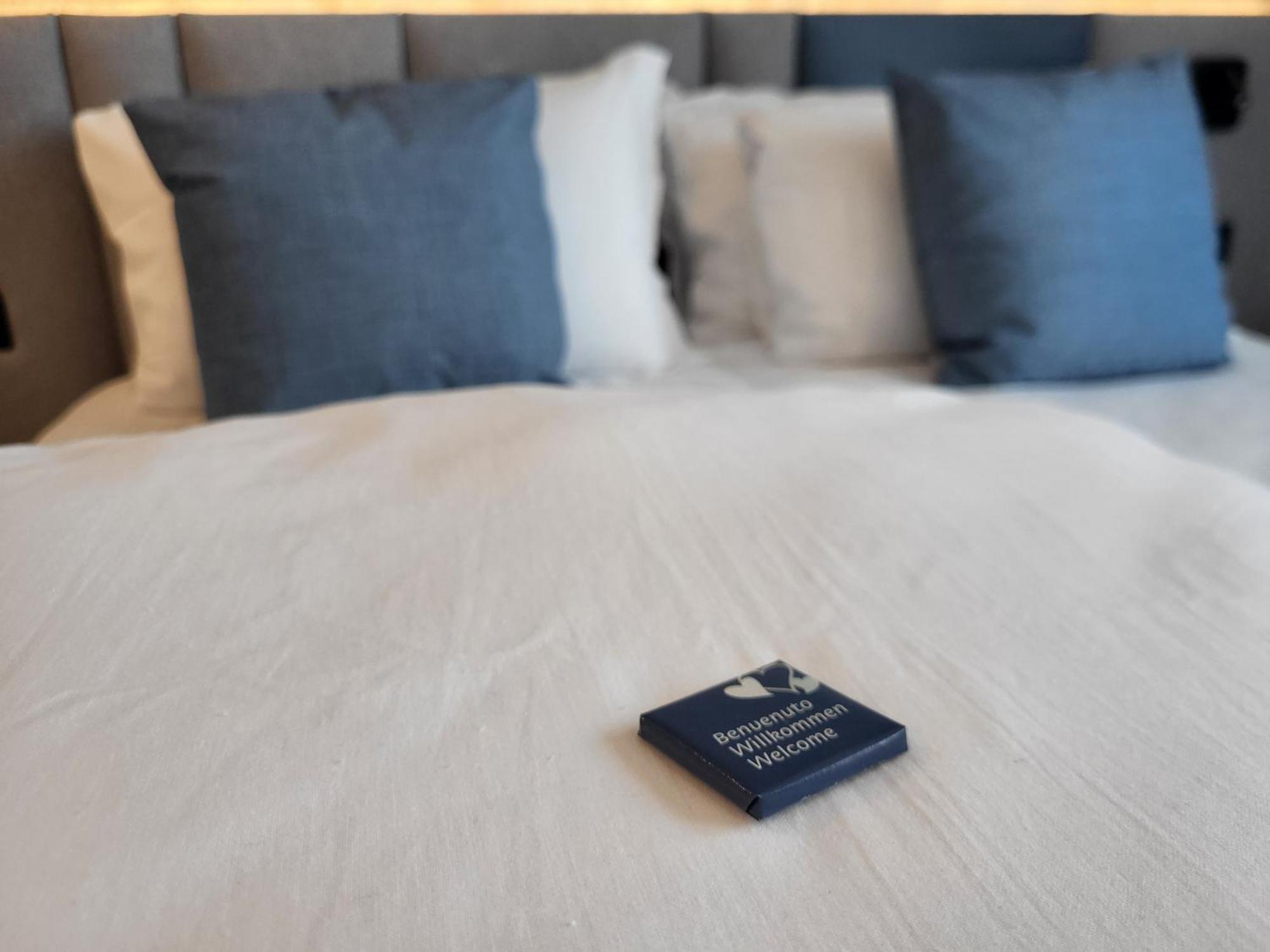 Attilio High Living Suites - Adults Only Torri Del Benaco Værelse billede